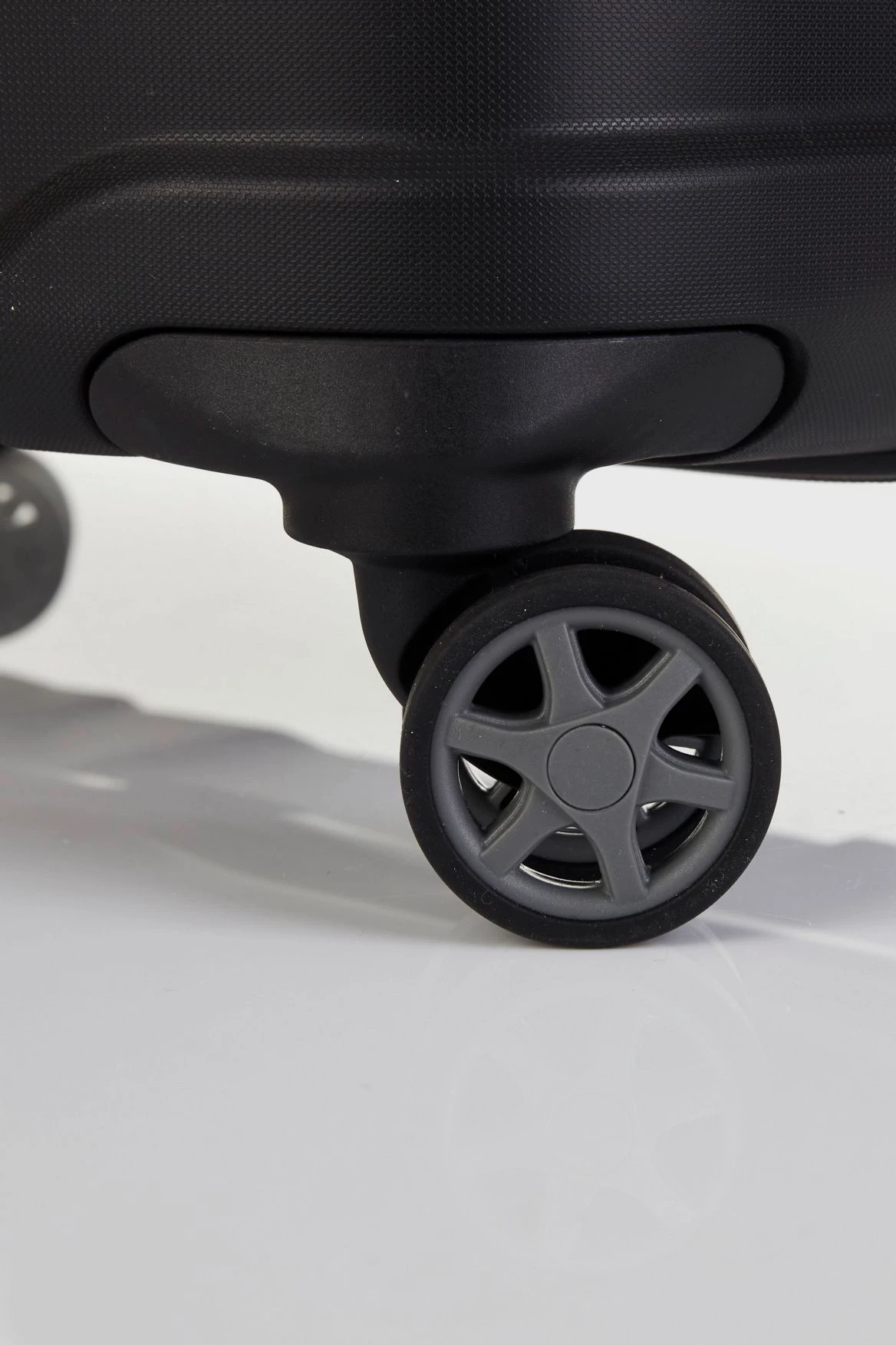 Samsonite Oc2lite 81cm Suitcase 7 Samsonite Oc2lite 81cm Suitcase - Image 5