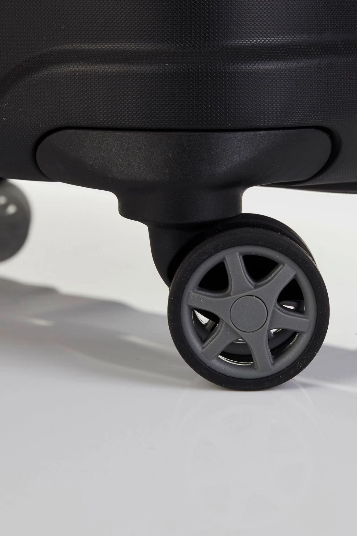 Samsonite Oc2lite 68cm Suitcase 7 Samsonite Oc2lite 68cm Suitcase - Image 5