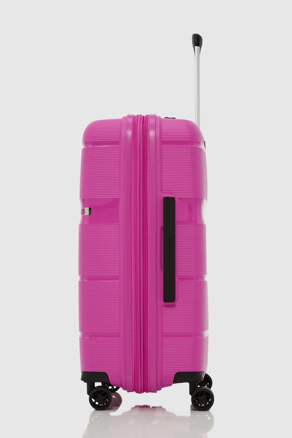 American Tourister Linex 66cm Suitcase 4 American Tourister Linex 66cm Suitcase - Image 2