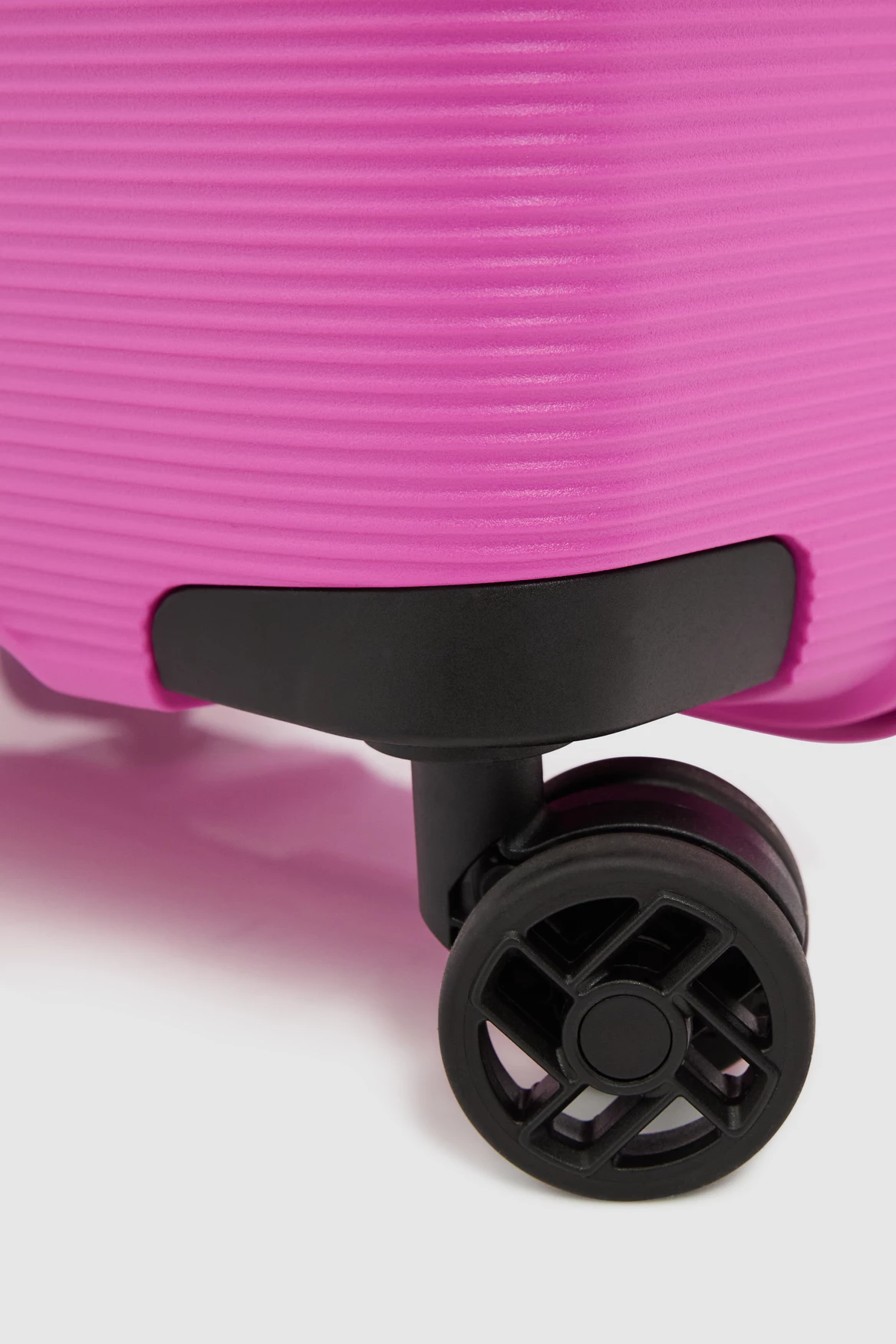 American Tourister Linex 66cm Suitcase 8 American Tourister Linex 66cm Suitcase - Image 6