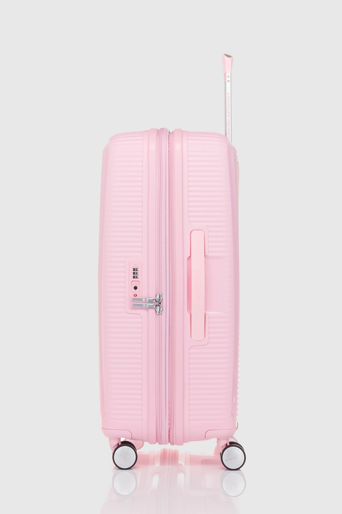 American Tourister Curio 2 69cm Suitcase 4 American Tourister Curio 2 69cm Suitcase - Image 2