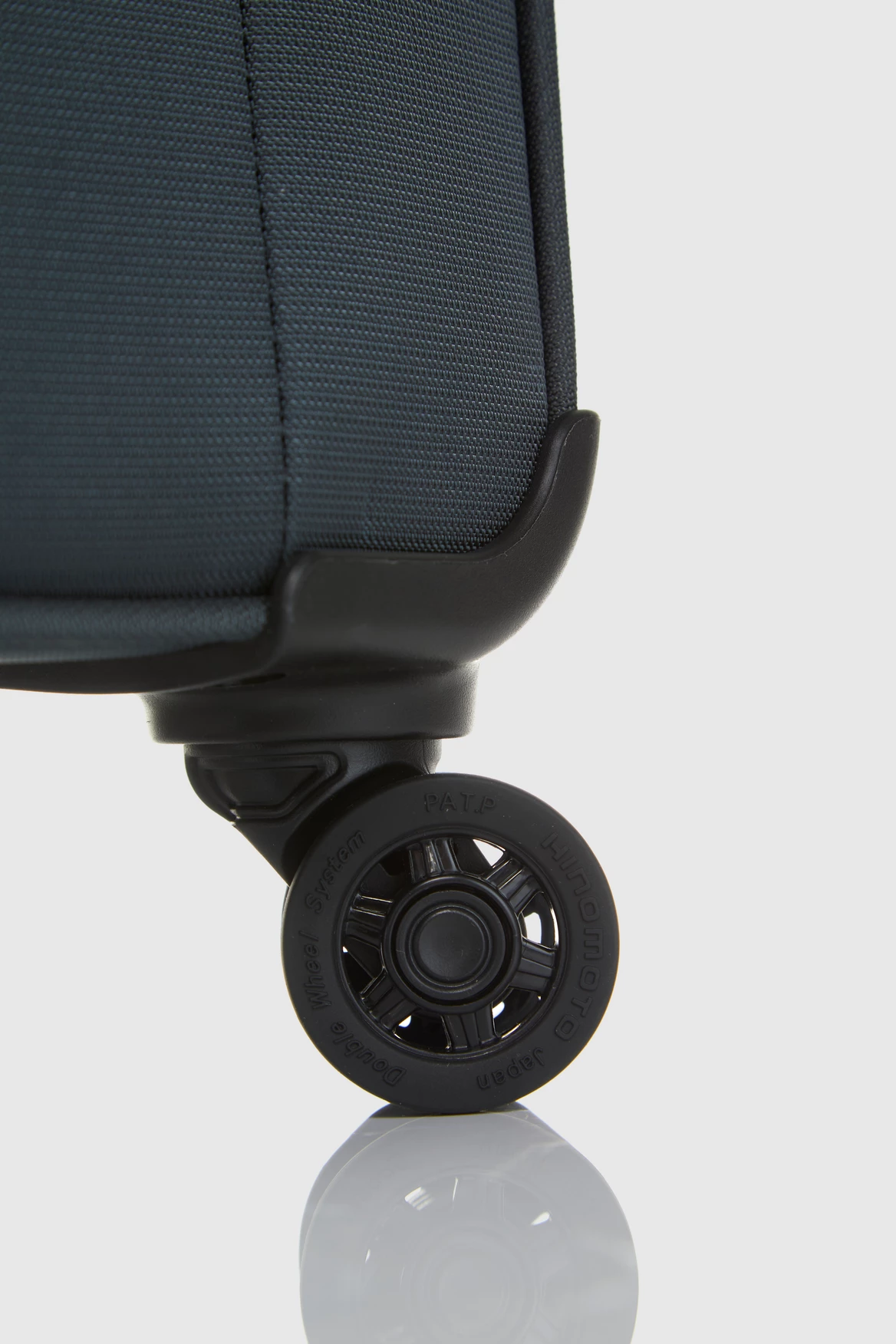 Spin Air 4 83cm Suitcase 8 Spin Air 4 83cm Suitcase - Image 6