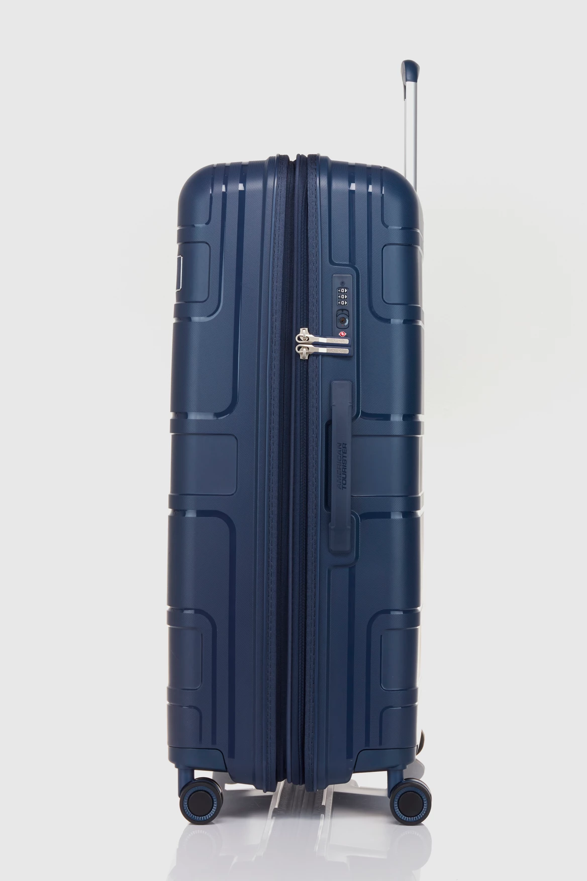 American Tourister Light Max 82cm Case 4 American Tourister Light Max 82cm Case - Image 2