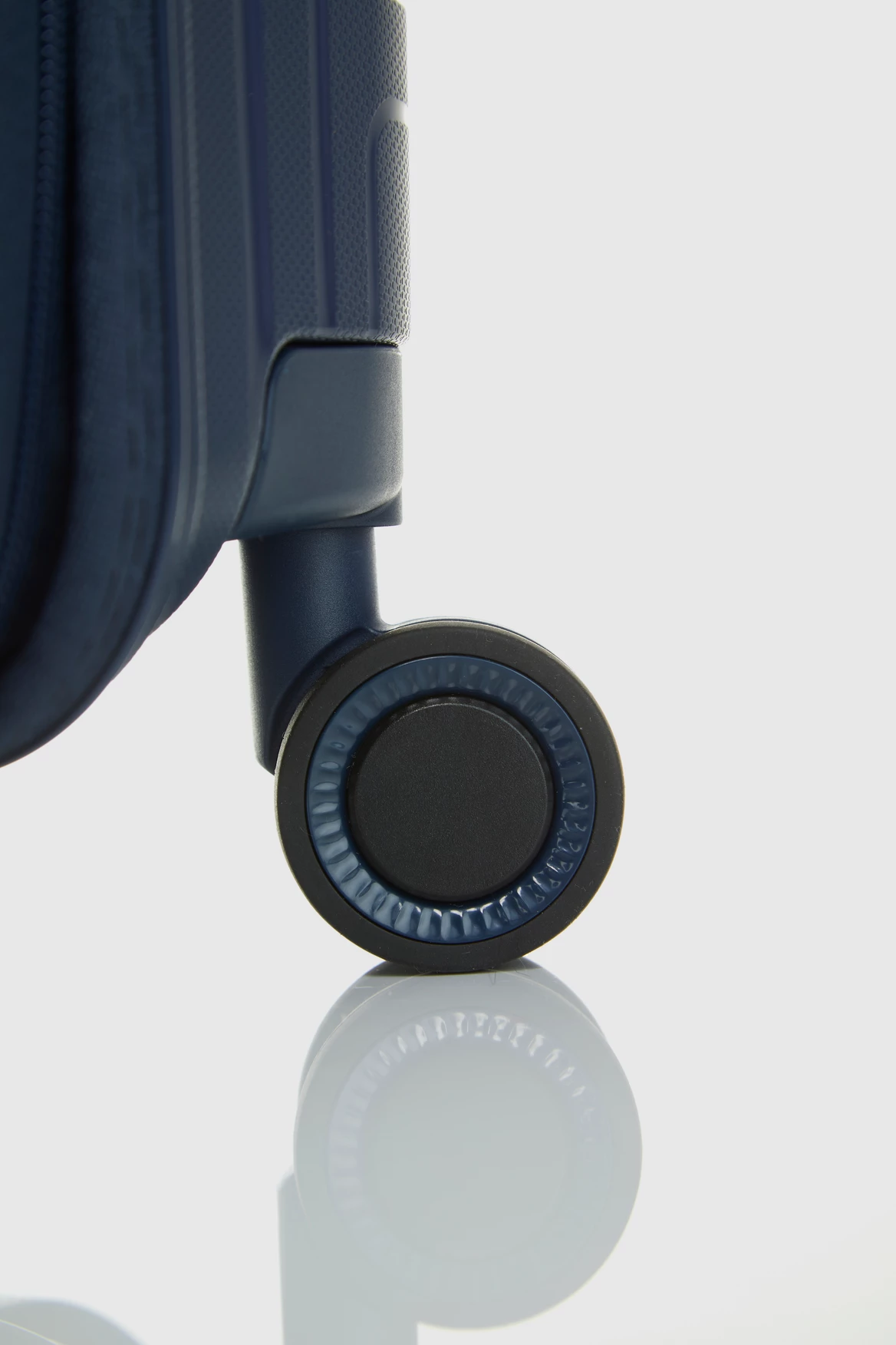 American Tourister Light Max 82cm Case 8 American Tourister Light Max 82cm Case - Image 6