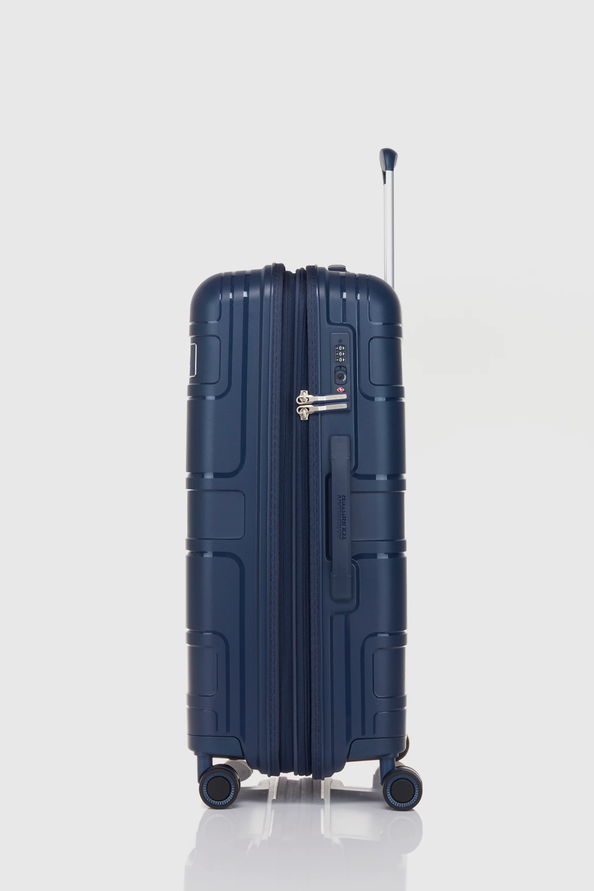 American Tourister Light Max 69cm Case 4 American Tourister Light Max 69cm Case - Image 2