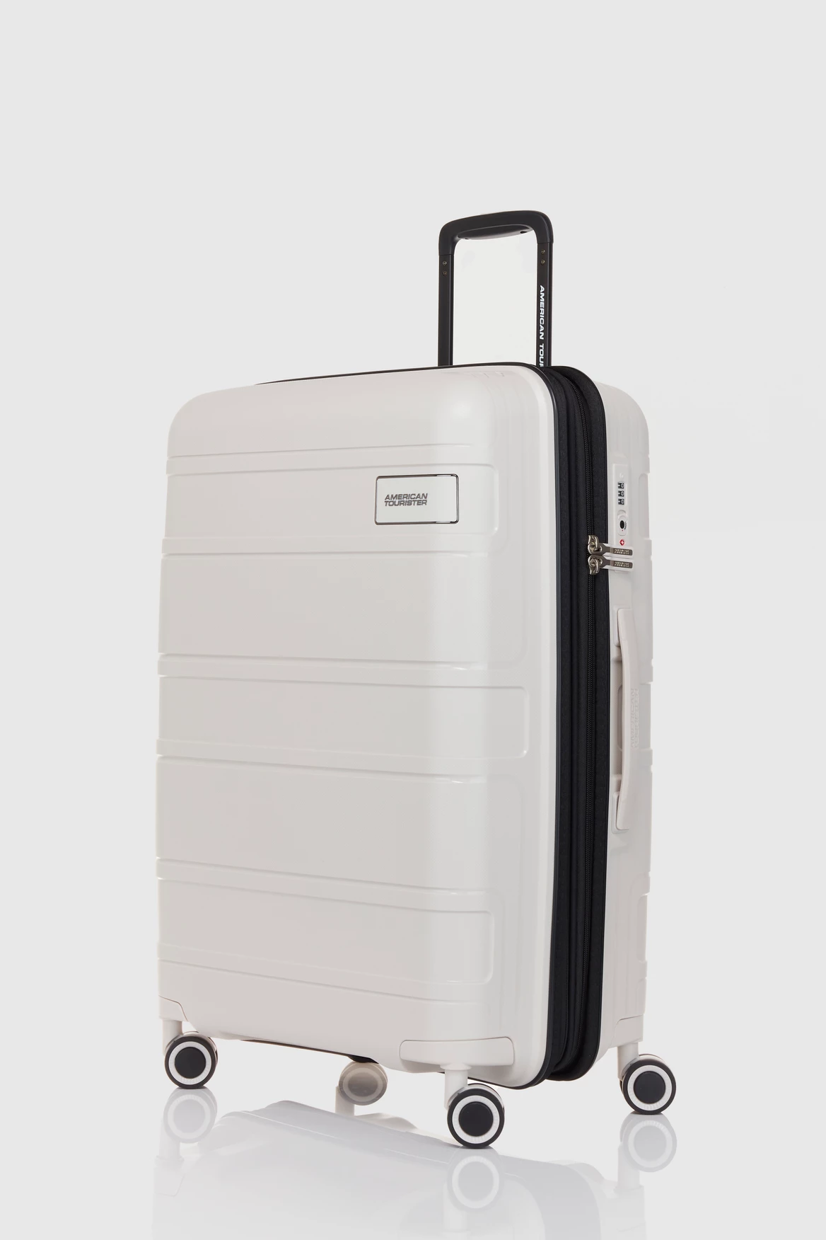American Tourister Light Max 69cm Case 3 American Tourister Light Max 69cm Case