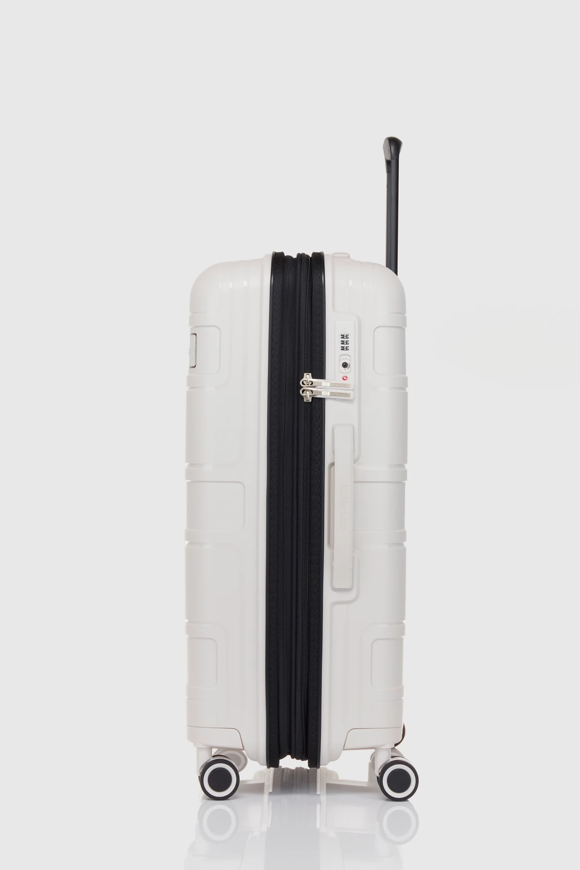 American Tourister Light Max 69cm Case 4 American Tourister Light Max 69cm Case - Image 2