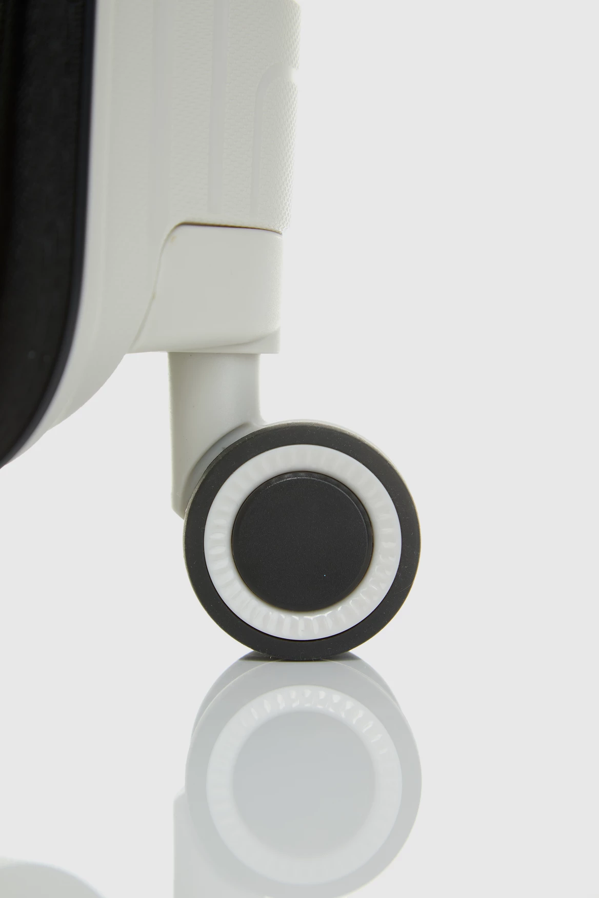 American Tourister Light Max 69cm Case 8 American Tourister Light Max 69cm Case - Image 6