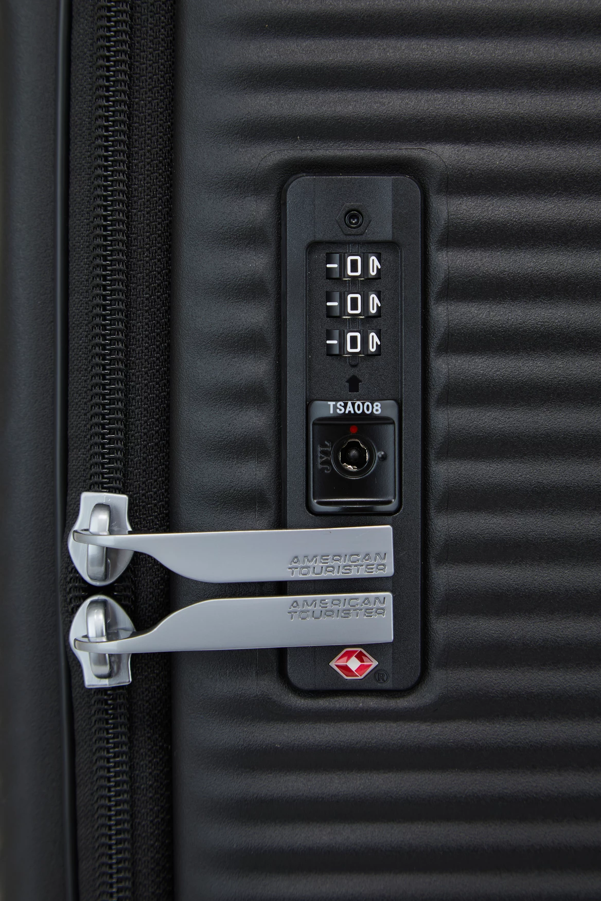 American Tourister Curio Book 68cm Case 9 American Tourister Curio Book 68cm Case - Image 7