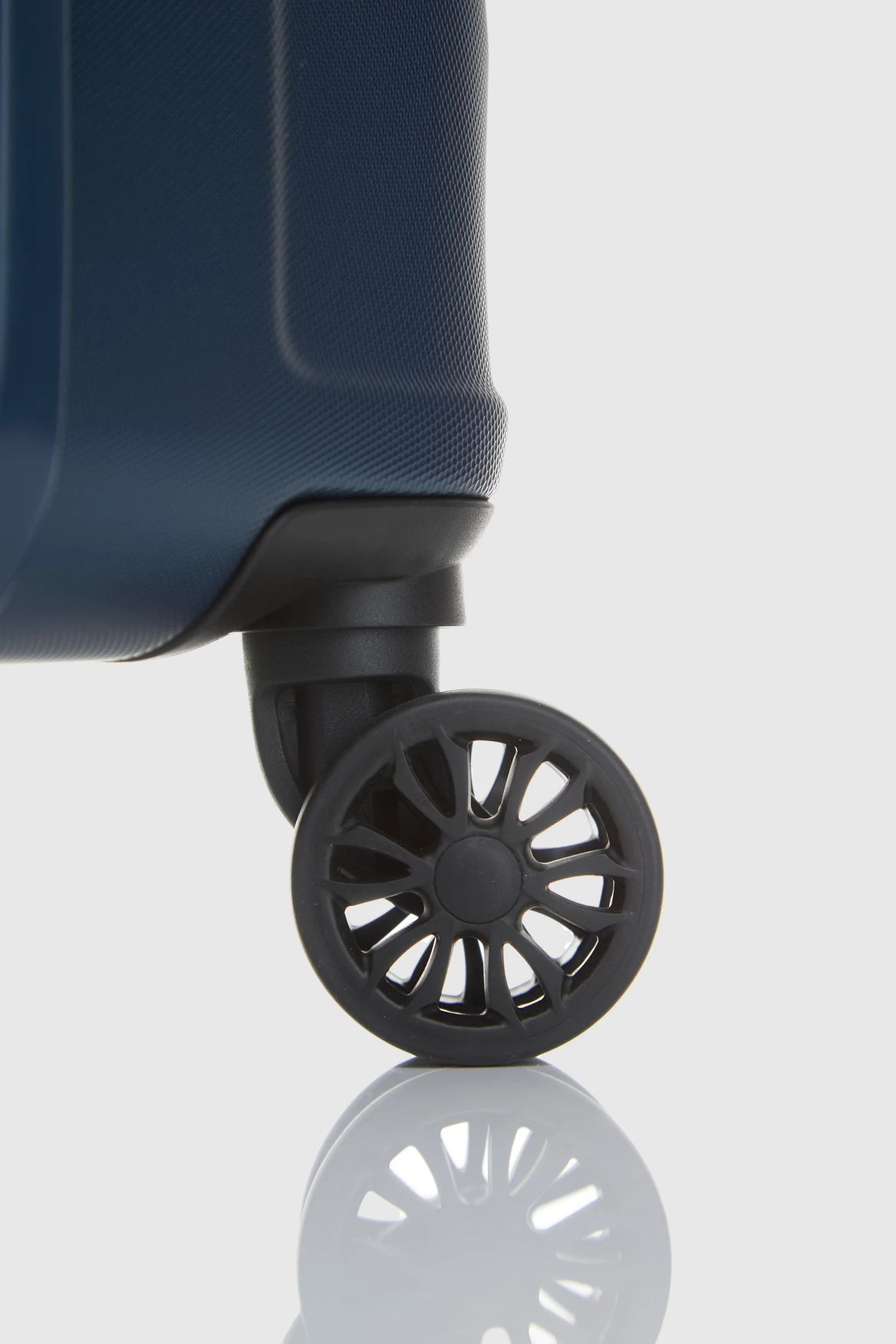 American Tourister Senna 80cm Suitcase 8 American Tourister Senna 80cm Suitcase - Image 6